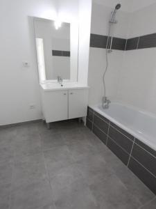 For rent Saint-herblain 3 rooms 67 m2 Loire atlantique (44800) photo 4