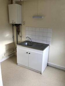 For rent Commentry 1 room 27 m2 Allier (03600) photo 2