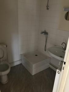 For rent Commentry 1 room 27 m2 Allier (03600) photo 3