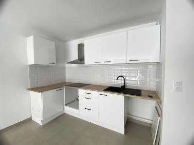 For rent Lunel 3 rooms 68 m2 Herault (34400) photo 3