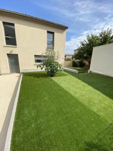 For sale Saint-paul-trois-chateaux 4 rooms 100 m2 Drome (26130) photo 0