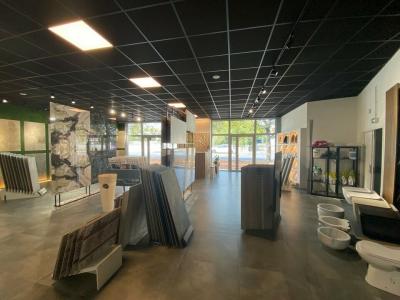 For rent Carbon-blanc 138 m2 Gironde (33560) photo 0