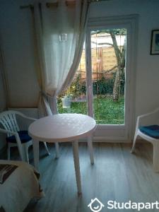 For rent Carbon-blanc 1 room 12 m2 Gironde (33560) photo 1