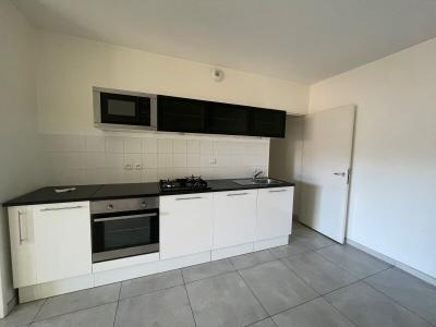 For rent Lyon-3eme-arrondissement 2 rooms 61 m2 Rhone (69003) photo 2