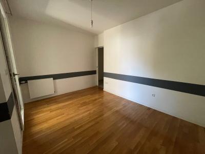 For rent Lyon-3eme-arrondissement 2 rooms 61 m2 Rhone (69003) photo 3