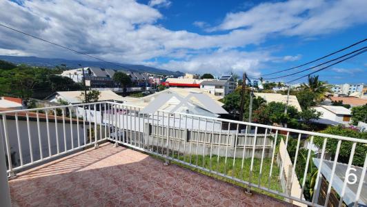 Louer Commerce 81 m2 Saint-pierre
