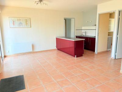 For sale Thenac 3 rooms 62 m2 Charente maritime (17460) photo 2