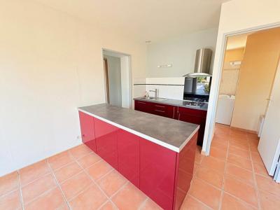 For sale Saintes 3 rooms 71 m2 Charente maritime (17100) photo 4