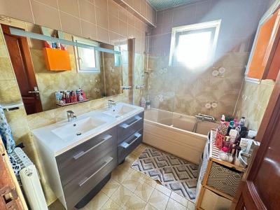 For sale Marseille-3eme-arrondissement 4 rooms 93 m2 Bouches du Rhone (13003) photo 2
