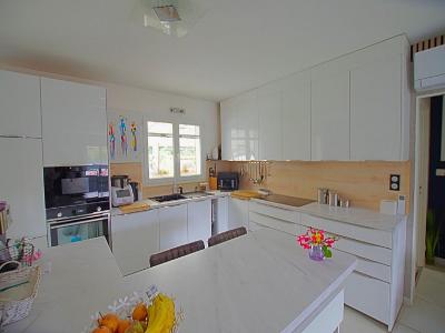 For sale 5 rooms 123 m2 Vendee (85440) photo 2