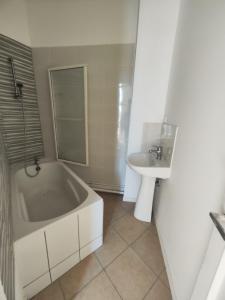 For sale Melun 3 rooms 65 m2 Seine et marne (77000) photo 4