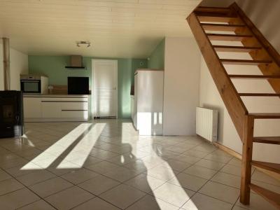 Louer Appartement Combes 767 euros