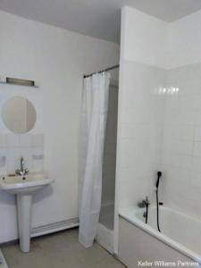For sale Coutras 3 rooms 60 m2 Gironde (33230) photo 4