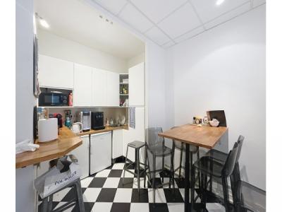 For rent Paris-8eme-arrondissement 209 m2 Paris (75008) photo 4