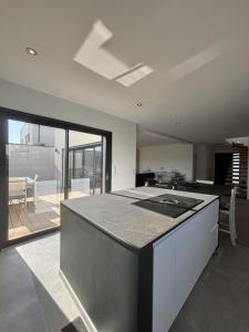 For sale Serignan 5 rooms 147 m2 Herault (34410) photo 2