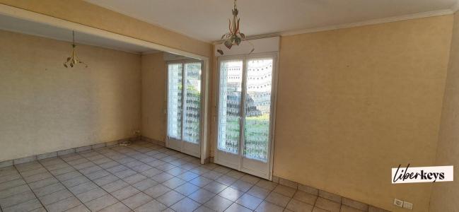 For sale Landivisiau 4 rooms 76 m2 Finistere (29400) photo 3