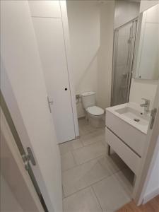 For rent Vanves 1 room 16 m2 Hauts de Seine (92170) photo 3