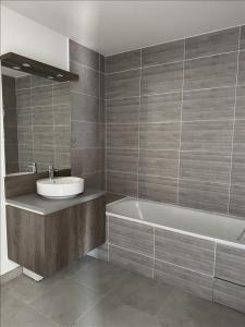 For rent Clermont-ferrand 3 rooms 63 m2 Puy de dome (63100) photo 4