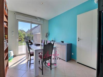 For sale Neuville-aux-bois 4 rooms 79 m2 Loiret (45170) photo 3
