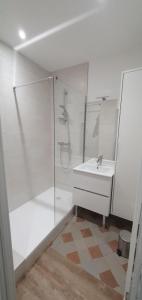 For rent Lyon-7eme-arrondissement 3 rooms 69 m2 Rhone (69007) photo 2