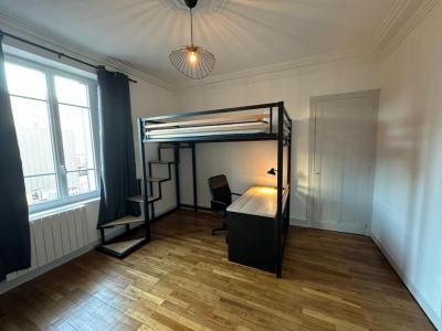 For rent Lyon-7eme-arrondissement 3 rooms 69 m2 Rhone (69007) photo 4