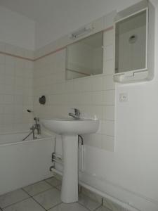 Louer Appartement Neuville-en-ferrain 700 euros