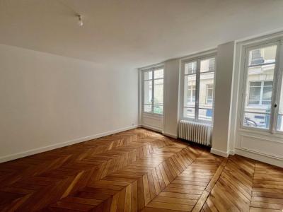Louer Appartement 95 m2 Paris-17eme-arrondissement