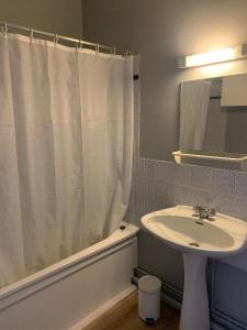 For rent Bordeaux 1 room 25 m2 Gironde (33000) photo 2