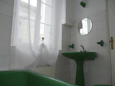 For rent Bordeaux 1 room 27 m2 Gironde (33000) photo 1