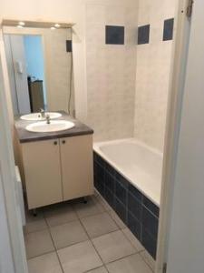 For rent Saint-yzan-de-soudiac 2 rooms 40 m2 Gironde (33920) photo 2