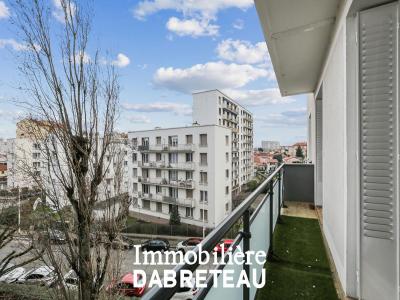 For rent Lyon-8eme-arrondissement 3 rooms 73 m2 Rhone (69008) photo 3