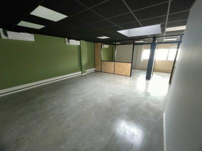 Louer Bureau 65 m2 Carbon-blanc