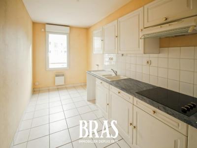 For sale Nantes 3 rooms 69 m2 Loire atlantique (44000) photo 2
