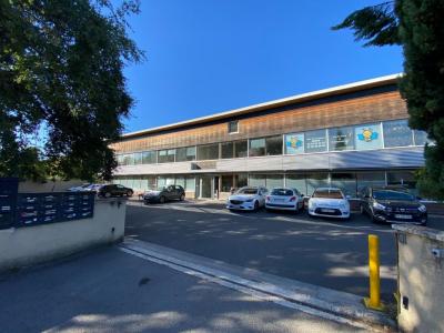 Louer Bureau Isle-sur-la-sorgue 3960 euros