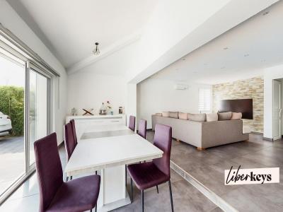 For sale Fos-sur-mer 5 rooms 115 m2 Bouches du Rhone (13270) photo 2