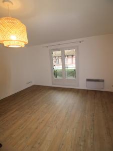 For rent Crosne CENTRE VILLE 2 rooms 51 m2 Essonne (91560) photo 1