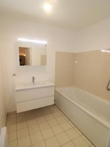 For rent Crosne CENTRE VILLE 2 rooms 51 m2 Essonne (91560) photo 3