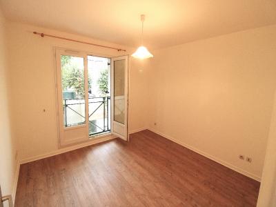 For rent Crosne CENTRE VILLE 2 rooms 51 m2 Essonne (91560) photo 4