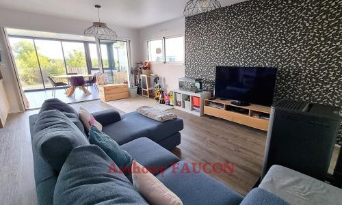 For sale Roche-sur-yon 4 rooms 94 m2 Vendee (85000) photo 1