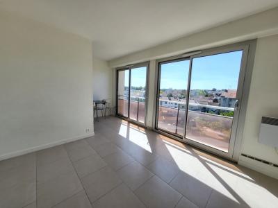 For sale BOURG ZONE BUS 1 room 29 m2 Ain (01000) photo 2