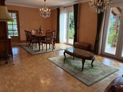 For sale 6 rooms 154 m2 Lot (46800) photo 2
