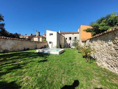 For sale 6 rooms 219 m2 Charente maritime (17400) photo 0