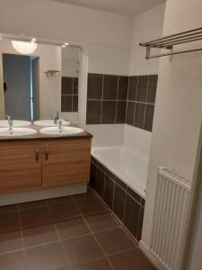For sale Haillan 3 rooms 65 m2 Gironde (33185) photo 4