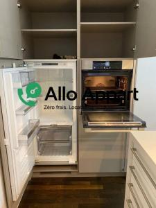 For rent Paris-18eme-arrondissement 2 rooms 46 m2 Paris (75018) photo 3