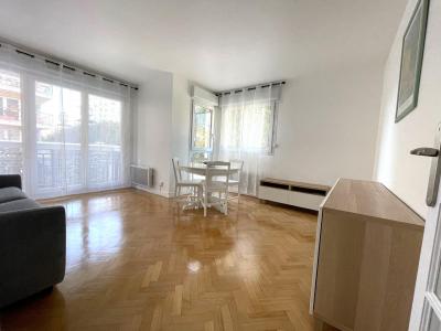 Louer Appartement 63 m2 Courbevoie