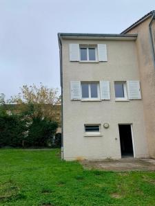 For sale Meximieux 4 rooms 84 m2 Ain (01800) photo 2