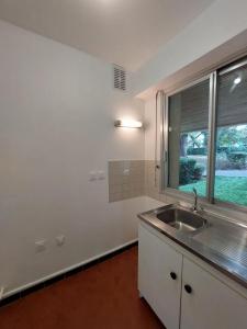 For rent Rueil-malmaison 1 room 28 m2 Hauts de Seine (92500) photo 3