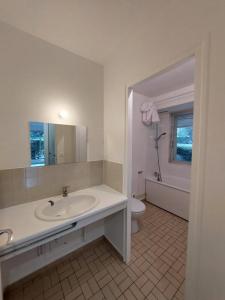 For rent Rueil-malmaison 1 room 28 m2 Hauts de Seine (92500) photo 4