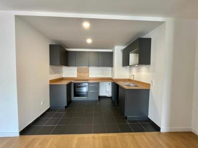 Louer Appartement 74 m2 Suresnes