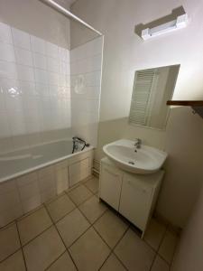 For rent Lyon-9eme-arrondissement 3 rooms 67 m2 Rhone (69009) photo 2